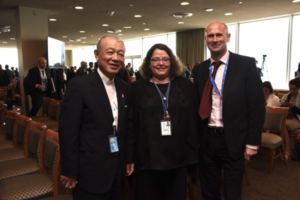 Mr Sasakawa, Chairman of the Nippon Foundation, (left), with GEBCO representatives Rochelle Wigley (centre) and Graham Allen (right) at the UN after Mr Sasakawa had received his Ocean's 8 Champions award and announced the launch of the Seabed 2030 project